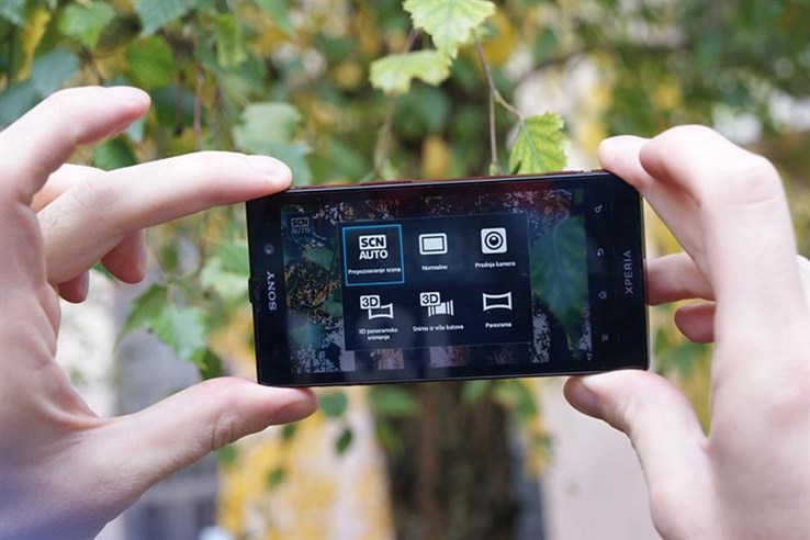 Sony Xperia Ion (17).jpg